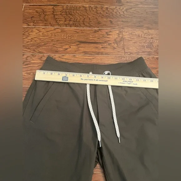 Vuori Meta Elastic Waist Pants Men’s Size Medium Performance Army Green EUC - Picture 5 of 6